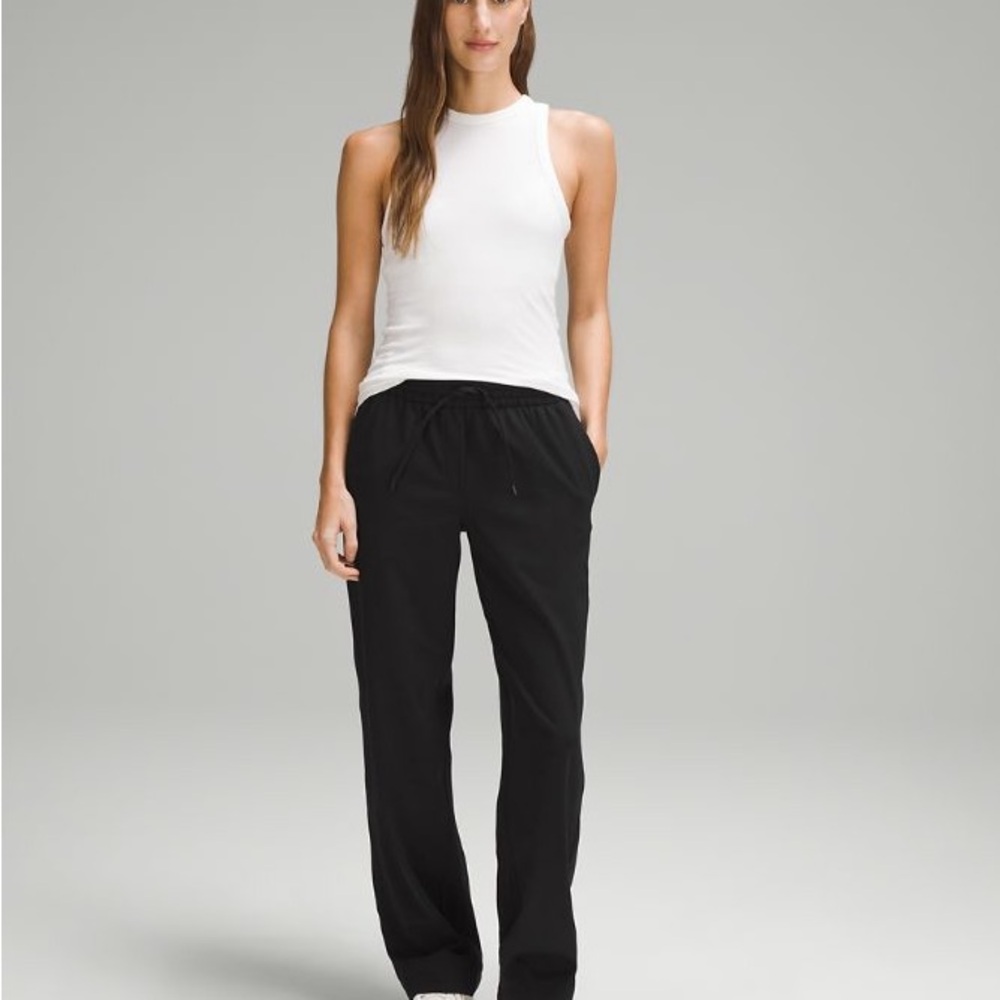 Lululemon Straight-Leg MR
Luxtreme ™ Pant Regular